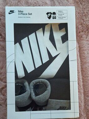 Nike Baby 3-Piece Set Newborn 0-6 Months Bodysuit Hat Booties NIB Black/Gray